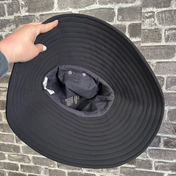 Eric Javits black bucket hat water repellent main image 4